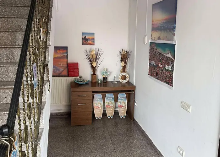 Hotel de apartamente And Waves House