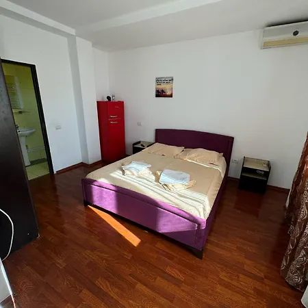 アパートホテル And Waves House