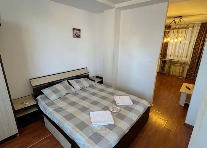 アパートホテル And Waves House